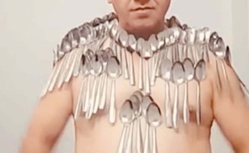 இவரு வீட்ல ஸ்பூன் மாட்ட ஸ்டெண்ட் வேண்டாம் போல… சாதனை செய்த நபர்!