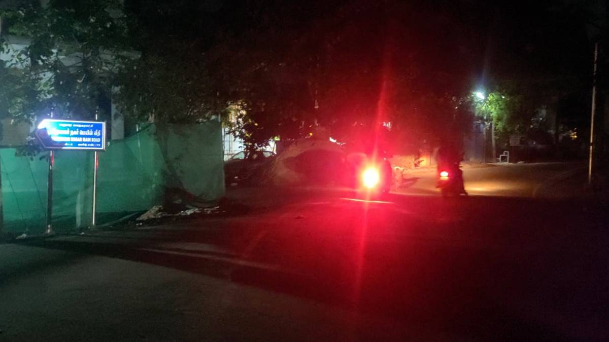 தெருவிளக்கு எரியல… தீப்பந்தம் ஏற்றி போராட தயாரான மக்கள்!