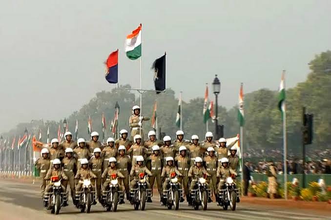 பைக்கில் டெல்லியில்  இருந்து குமரி வந்த எல்லை பாதுகாப்பு படை பெண்கள்…