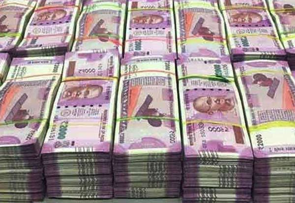 அரசு அலுவலர் காரில் 40லட்சம் பணம் பறிமுதல்..