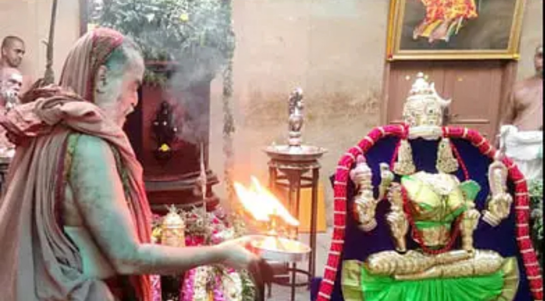 காஞ்சிபுரம் காமாட்சி அம்மனுக்கு ரூ.5 கோடி மதிப்பிலான தங்கக் கவசம்!