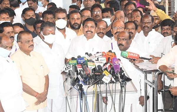 சட்டசபையில் அதிமுக, பா.ஜ.க சொத்து வரியை திரும்ப பெறக்கோரி  வெளிநடப்பு-முதல்வர் வரி உயர்வுக்கு விளக்கம்..