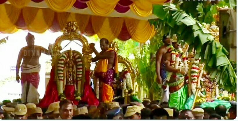 மதுரை மீனாட்சி  -சுந்தரேசுவரர் திருக்கல்யாணம்  கோலாகோலம்..