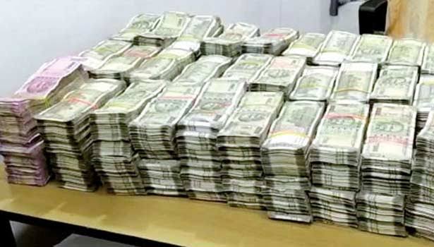 மும்பையில் 10கோடி பணம் பறிமுதல்..‌