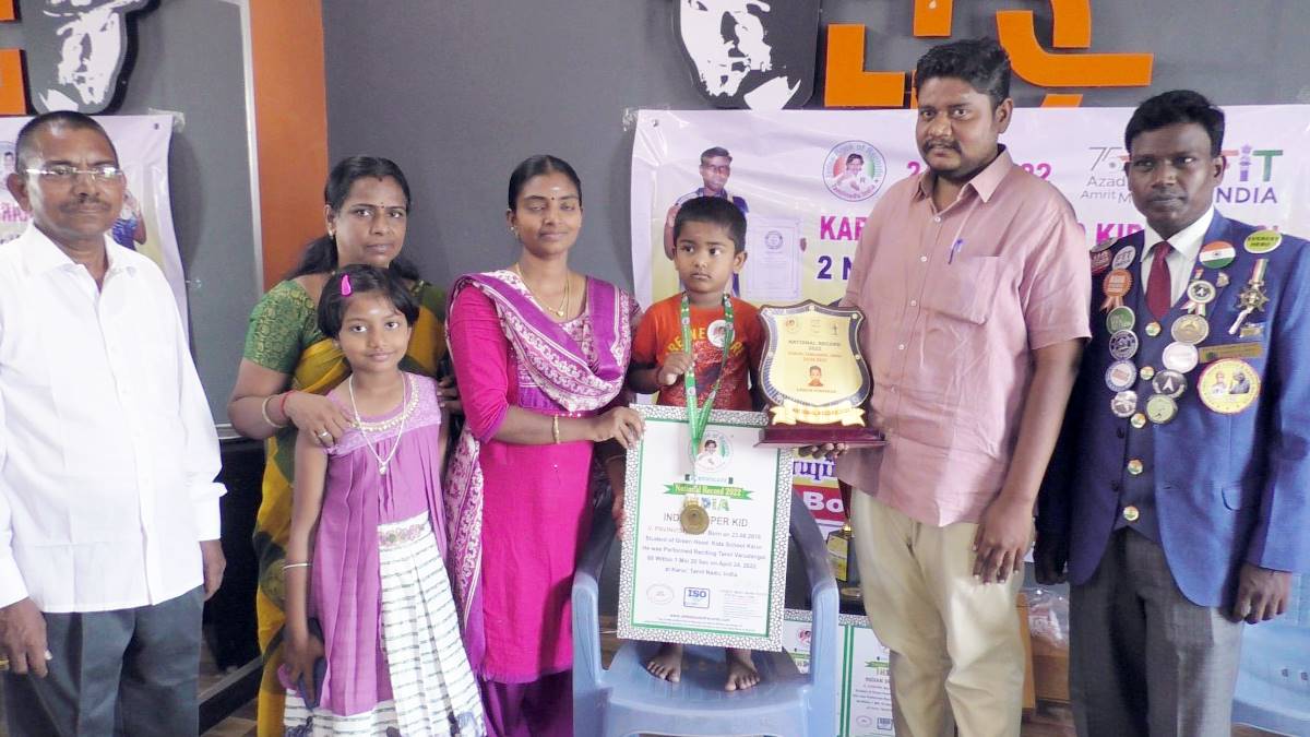 தமிழ் வருடங்கள் 60ன் பெயரையும் ஒரே நிமிடத்தில் கூறி சாதனை!
