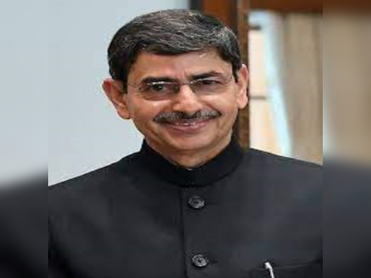 மயிலாடுதுறையில்  கவர்னர்  பாதுகாப்பாக சென்ற கான்வாய் மீது கறுப்புக்கொடி மற்றும் கம்புகளை வீச்சு..