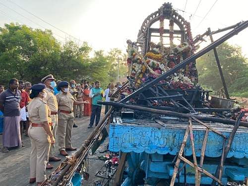 தஞ்சாவூர் அருகே தேர்த் திருவிழாவில்  விபத்து-திமுக,அதிமுக நிவாரண உதவி..