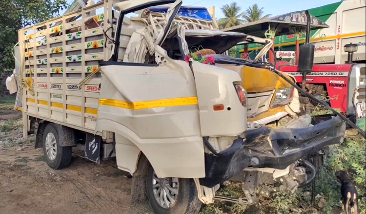 சீர்காழி –  லாரி மீது மினி டெம்போ மோதி  விபத்து  4 பேர் பலி..
