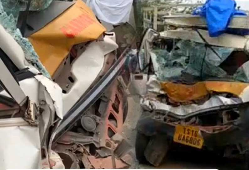 202205091118078476 Telangana Nine killed in vanlorry headon collision SECVPF 1