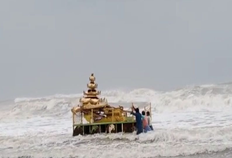 202205111043050084 A golden chariot floating in the sea SECVPF - 2026