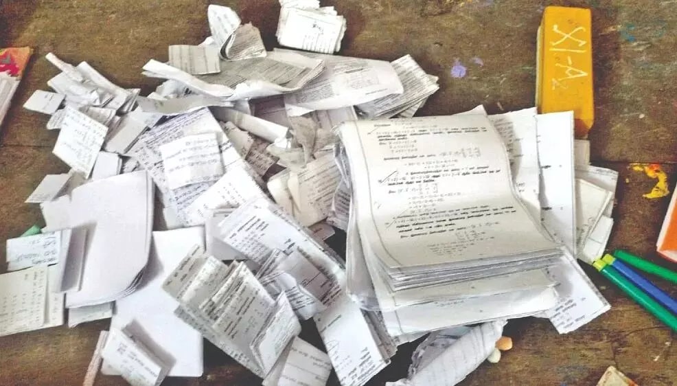 கொல்லிமலை  அரசு பள்ளியில் மைக்ரோ ஜெராக்ஸ் பிட் பேப்பர் 11பேர் தற்காலிக பணி இடை நீக்கம்..