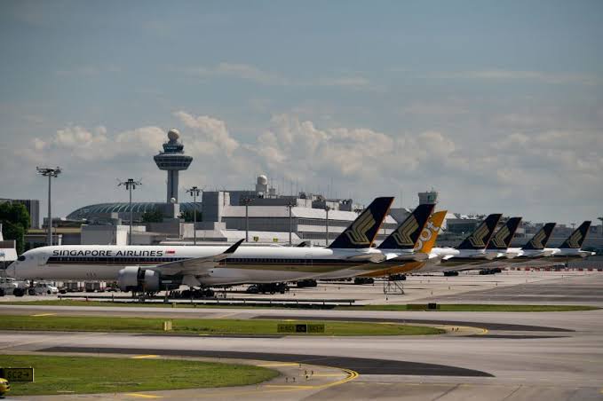 அசானி புயல் சென்னையில் 10 விமானங்கள் ரத்து..