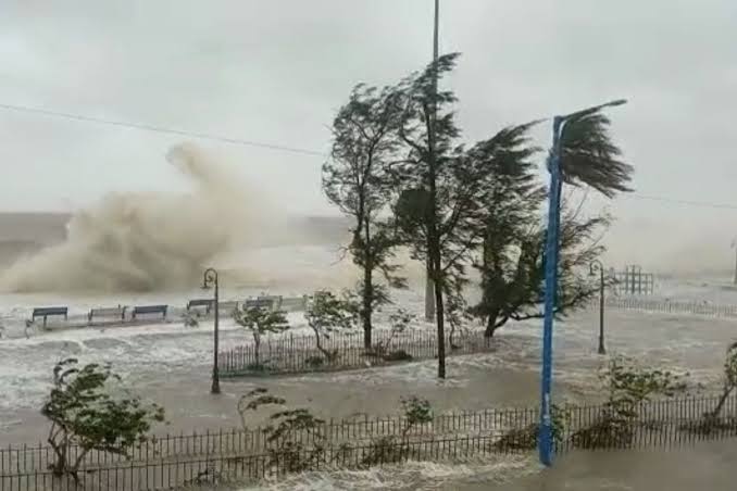 அசானி வலுவிழந்து புயலாக நிலை கொண்டுள்ளது..