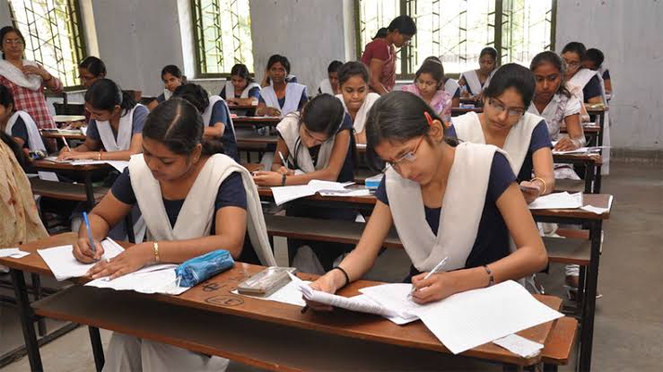 தமிழகத்தில் நாளை +2 பொதுத்தேர்வு-வழிகாட்டு நெறிமுறைகள் ..