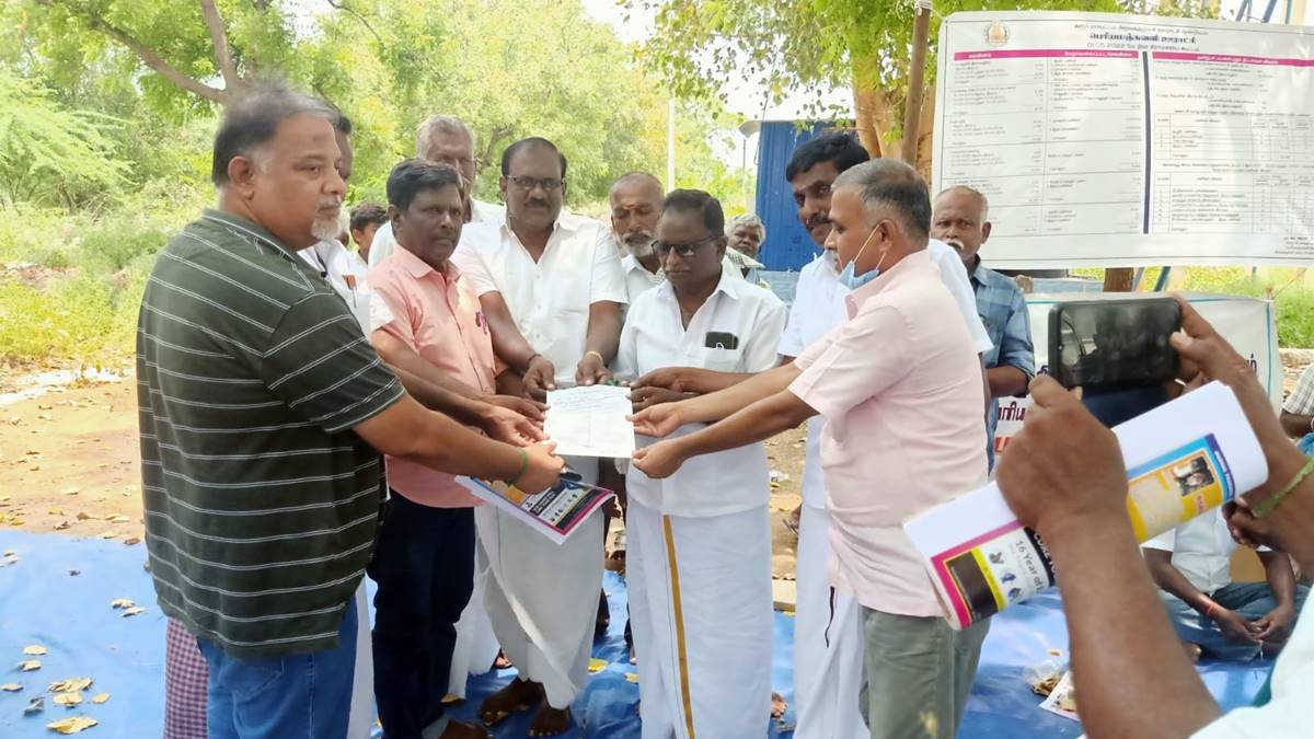 விவசாயம் என நிலம் வாங்கி… சட்டவிரோத கல்குவாரி! தனியார் நிறுவனத்துக்கு எதிராக கரூர் மக்கள்!