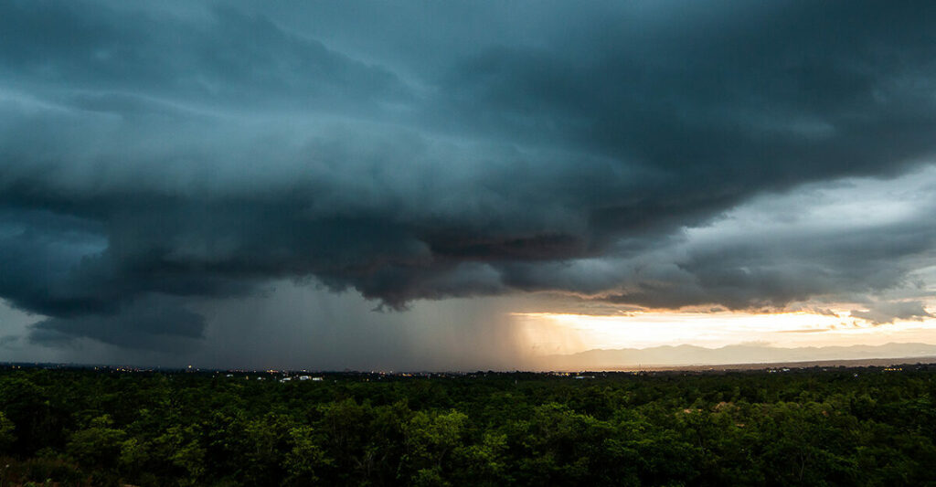 கேரளாவில் கொட்டி தீர்க்கும் கனமழை.. 2 - Dhinasari Tamil rain clouds imf new - Dhinasari Tamil