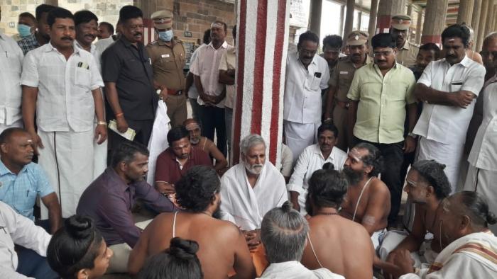 சிதம்பரம் நடராஜர் கோயிலுக்கு அமைச்சர் சேகர் பாபு  திடீர் வருகை சிதம்பரத்தில் பெரும் பரபரபப்பு..