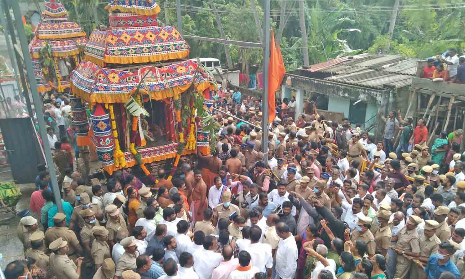 தக்கலை   முருகன் கோவில் தேரோட்ட விழாவில் அமைச்சர் மனோ தங்கராஜ் பங்கேற்றதால் போராட்டத்தில் குதித்த பாஜக ..