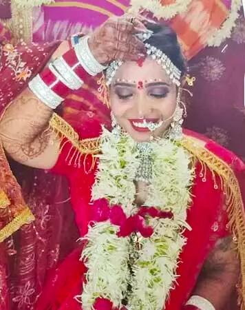 குஜராத்தில் தன்னைத்தானே திருமணம் செய்து கொண்ட பெண்..