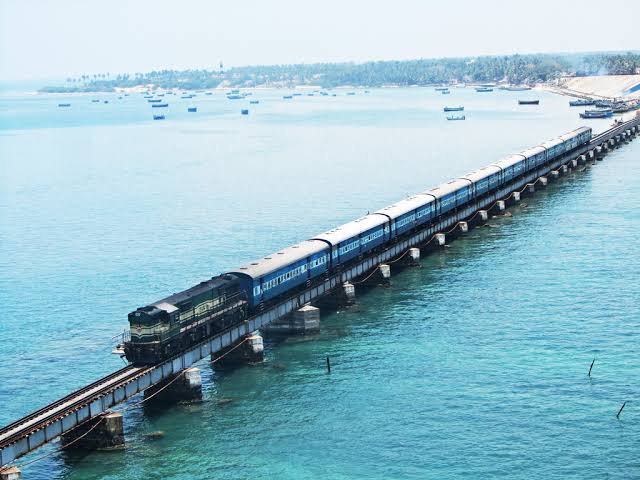 கொரோனா காலத்தில் நிறுத்தம் செய்யப்பட்ட ரயில்களை மீண்டும் பாசஞ்சர் கட்டணத்தில் இயக்க பயணிகள் வலியுறுத்தல்.. - Dhinasari Tamil