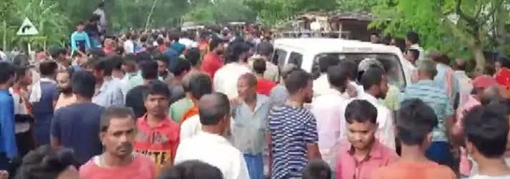 பீஹார்-கார்  குளத்தில் கவிழ்ந்து ஏற்பட்ட விபத்தில்  8 பேர் பலி..