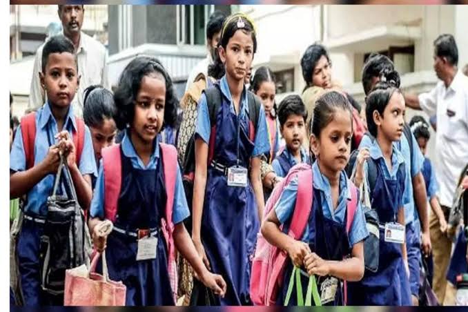 கோடை விடுமுறைக்கு பிறகு தமிழகத்தில் இன்று பள்ளிகள் திறப்பு.. - Dhinasari Tamil