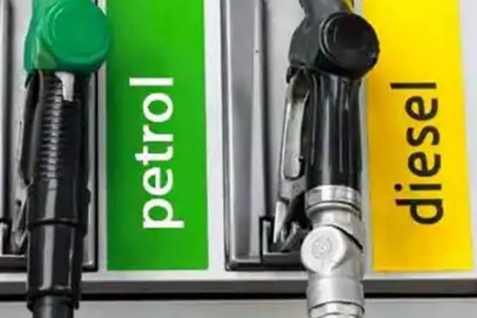 பல்வேறு மாநிலங்களில் பெட்ரோல், டீசலுக்கு திடீர் தட்டுப்பாடு..
