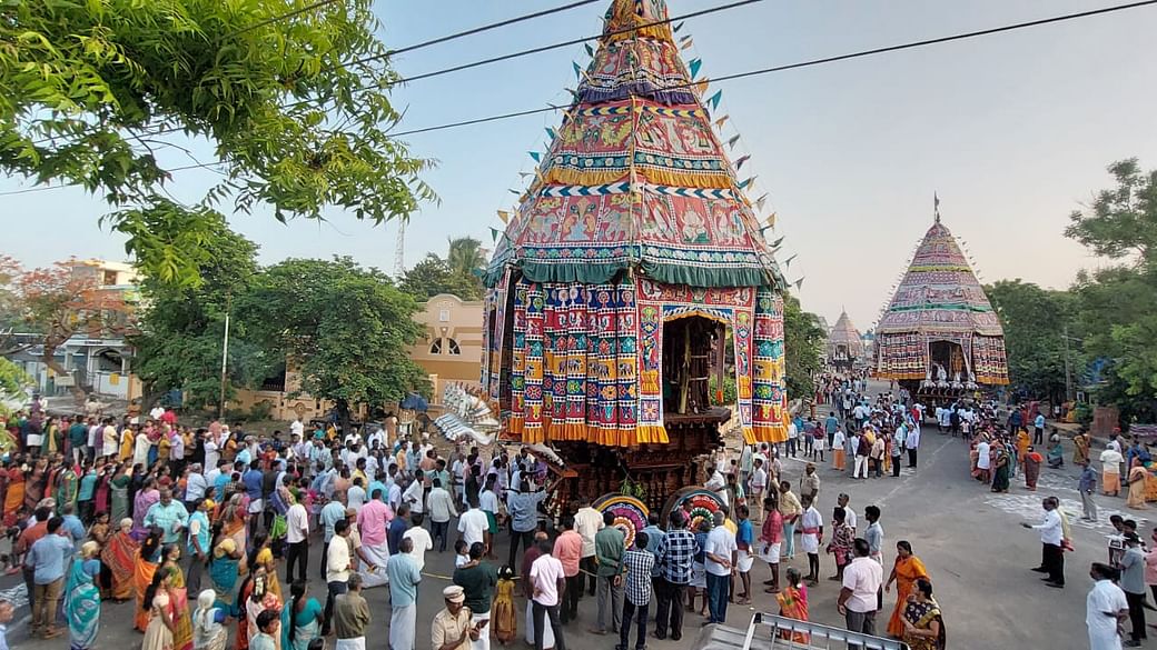 திருநள்ளாறு தர்பாரண்யேஸ்வரர் கோயில் ஐந்து தேர்களின் தேரோட்டம் ..