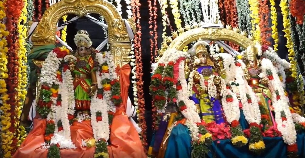 மதுரை-புதுமண்டபத்தில் எழுந்தருளிய மீனாட்சி -சுந்தரேஸ்வரர்..