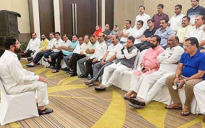 ஆட்டோ ட்ரைவராக இருந்து மகாராஷ்டிரா மாநில முதல்வராக பதவியேற்ற ஏக்நாத் ஷிண்டே.. - Dhinasari Tamil