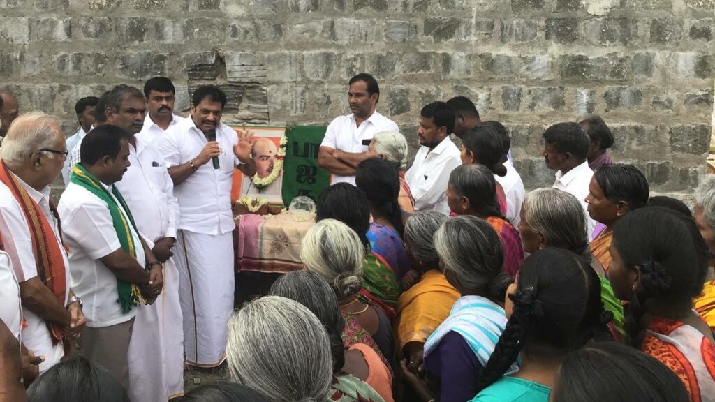 சூலூரில் கோவிலை புனரமைக்க உதவிக்கரம் நீட்டிய பாஜக.,! 2 - Dhinasari Tamil sulur temple project bjp helped2 - Dhinasari Tamil