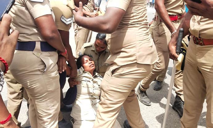 கள்ளக்குறிச்சி அருகே +2 மாணவி சாவு.. தனியார் பள்ளி நிர்வாகத்தின் மீது நடவடிக்கை கோரி போராட்டம் கலவரமாக மாறிய சம்பவம்! - Dhinasari Tamil