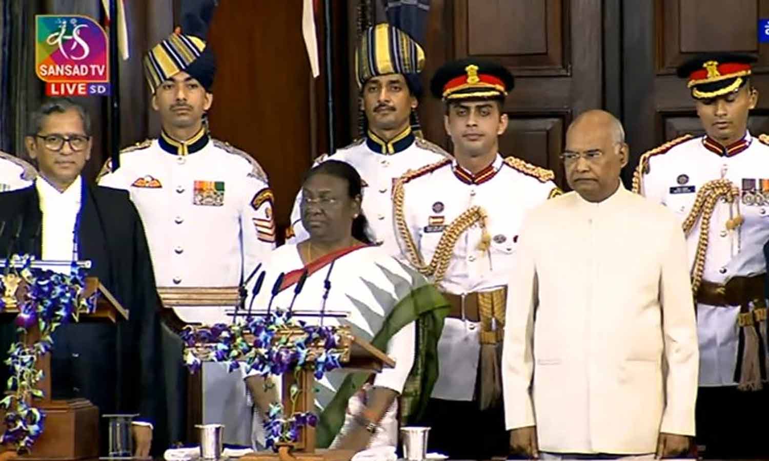 இந்தியா 15-வது ஜனாதிபதியாக திரவுபதி முர்மு பதவியேற்றார்..