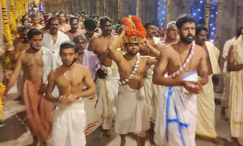திருவட்டார் ஆதிகேசவ பெருமாள் கோவிலில் 72அடி உயர் கொடிமர பிரதிஷ்டை விழா.. - Dhinasari Tamil