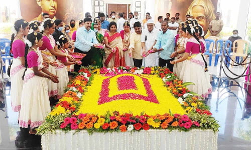 முன்னாள் ஜனாதிபதி அப்துல்கலாமின் 7-ம் ஆண்டு நினைவு அஞ்சலி..