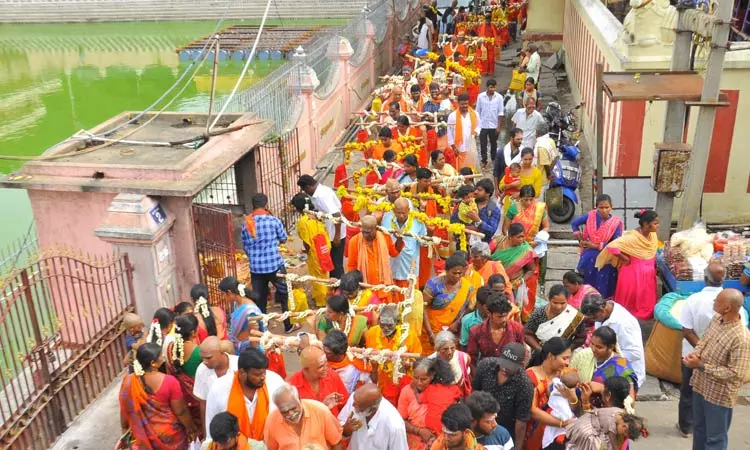 திருத்தணி முருகன் கோவிலில் ஆடி காவடி விழா.. - Dhinasari Tamil