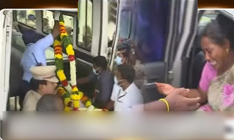ஸ்ரீமதியின் உடலை பெற்றுக்கொண்டபெற்றோர்.. - Dhinasari Tamil