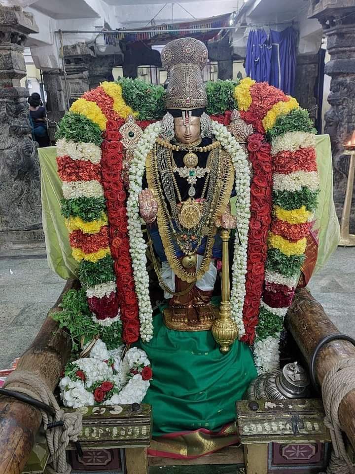 ஸ்ரீவிலி ஆண்டாள் கோவில் உற்சவத்தில் நடந்த பெரியாழ்வார் மங்களாசாசனம்.. - Dhinasari Tamil