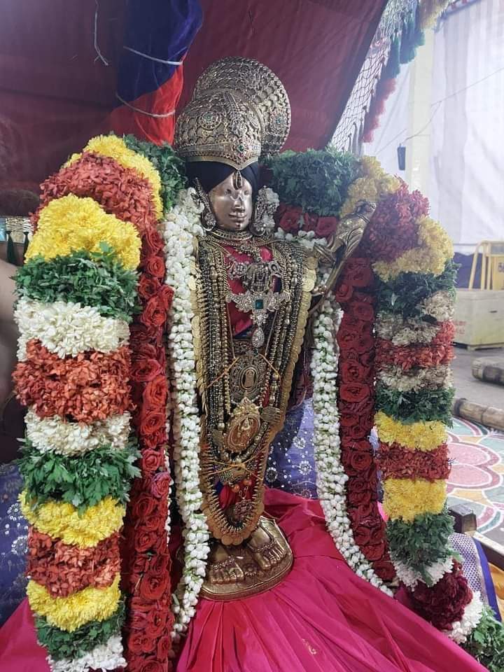 ஸ்ரீவிலி ஆண்டாள் கோவில் உற்சவத்தில் நடந்த பெரியாழ்வார் மங்களாசாசனம்.. - Dhinasari Tamil
