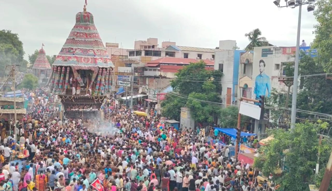 கோலாகலமாய் சிதம்பரம் ஸ்ரீநடராஜர் கோயில் தேரோட்டம்!
