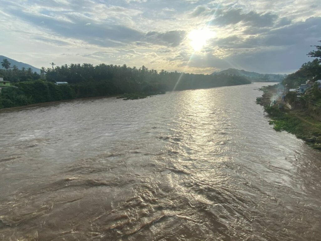 கர்நாடகத்தில் கபினி அணை, கிருஷ்ணராஜசாகர் அணைகள் நிரம்பியது. - Dhinasari Tamil