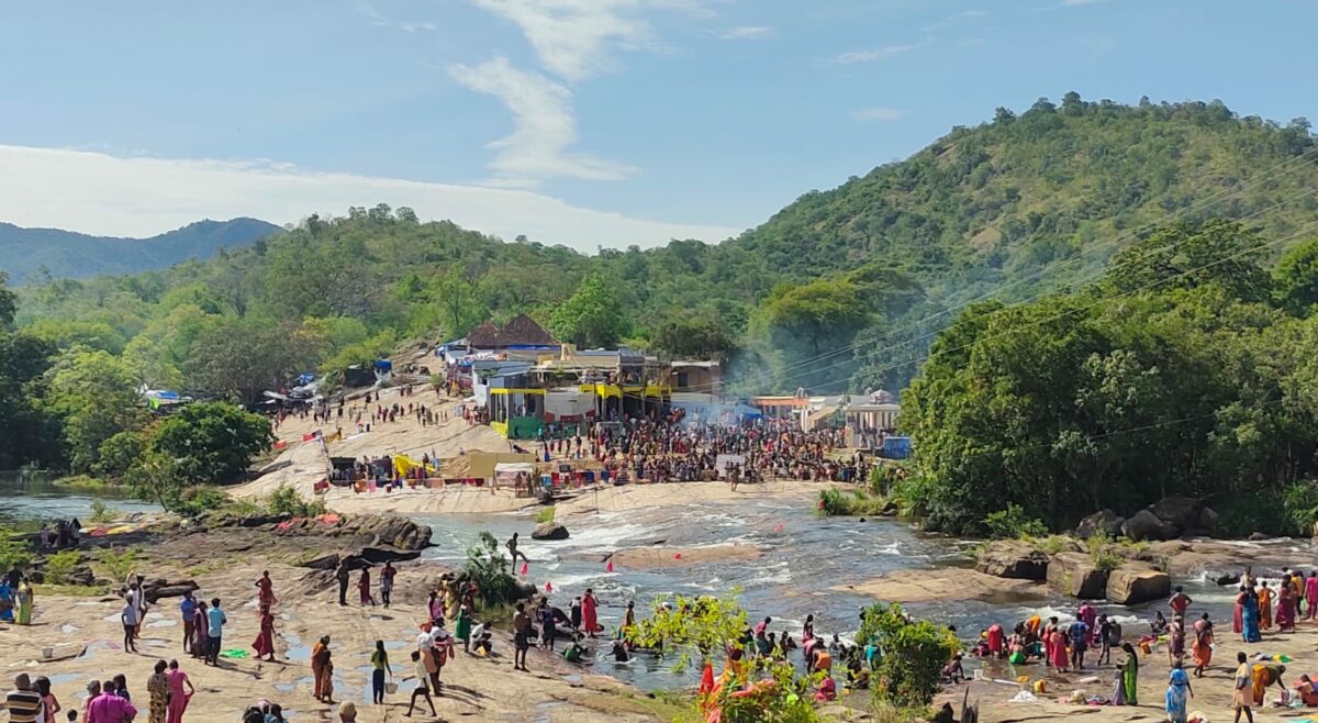 சொரிமுத்து அய்யனார் கோயிலில் ஆடி அமாவாசை விழா…