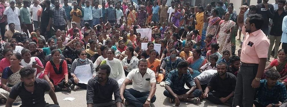 கள்ளக்குறிச்சி அருகே +2 மாணவி சாவு.. தனியார் பள்ளி நிர்வாகத்தின் மீது நடவடிக்கை கோரி போராட்டம் கலவரமாக மாறிய சம்பவம்! - Dhinasari Tamil