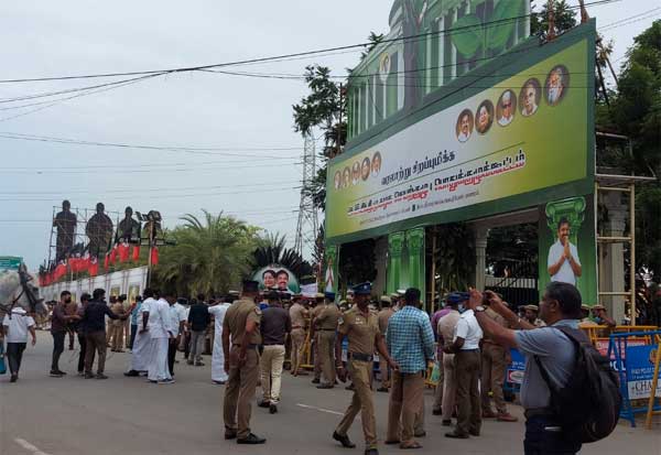 அதிமுகவின் இடைக்கால பொதுச்செயலாளராக எடப்பாடி கே.பழனிசாமி தேர்வு.. - Dhinasari Tamil