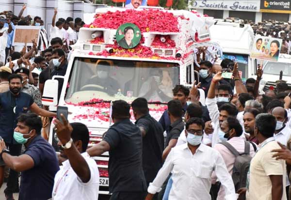 அதிமுகவின் இடைக்கால பொதுச்செயலாளராக எடப்பாடி கே.பழனிசாமி தேர்வு.. - Dhinasari Tamil