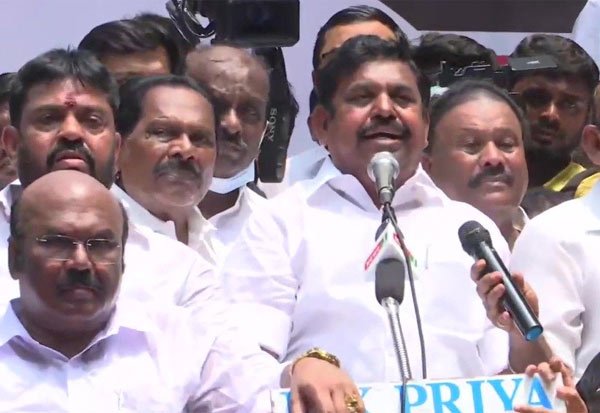 சென்னை-  ஆர்ப்பாட்டத்தில் மயக்கமடைந்த எடப்பாடி பழனிசாமி..