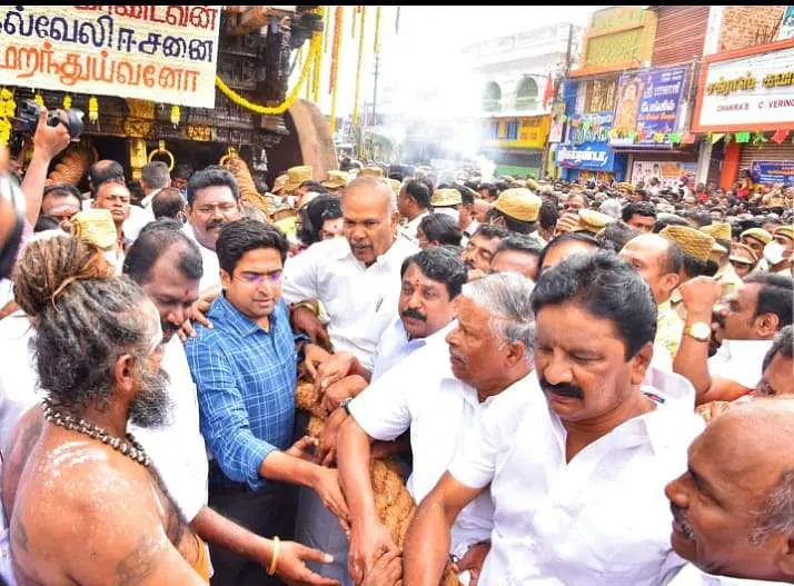 திருநெல்வேலி நெல்லையப்பர் கோவில் ஆனி தேரோட்டம் கோலாகலம்.. - Dhinasari Tamil