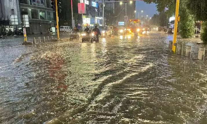 குஜராத்திலும் அதிகனமழை-14 பேர் பலி.. - Dhinasari Tamil