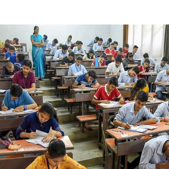 தமிழ்நாடு முழுவதும் நடந்த டி.என்.பி.எஸ்.சி குரூப்-4 தேர்வு .. - Dhinasari Tamil