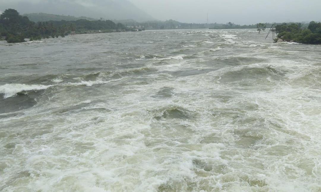 காவிரி ஆற்றில் அதிமிக வெள்ளப்பெருக்கு..